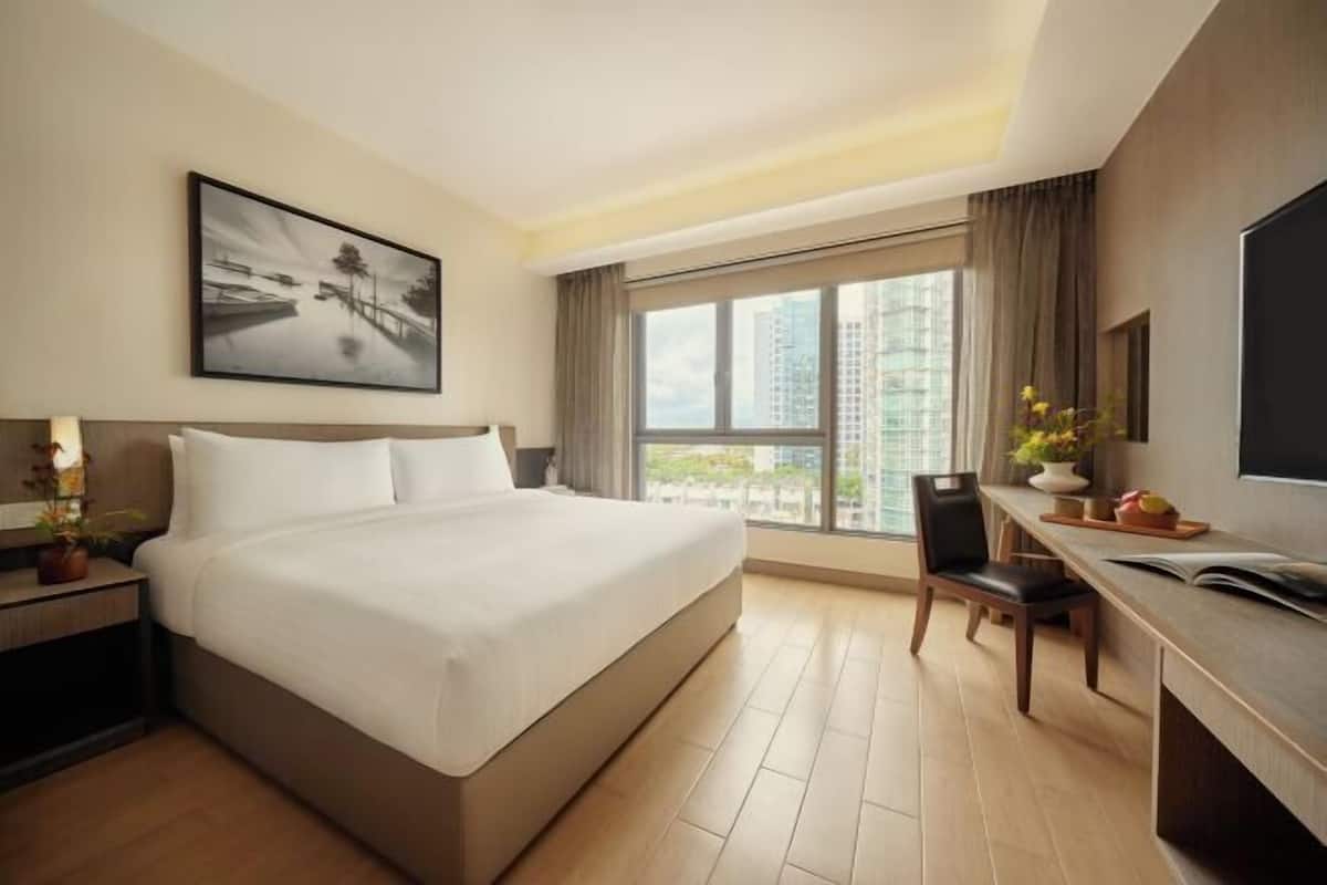 In-room safe, desk, iron/ironing board, free WiFi