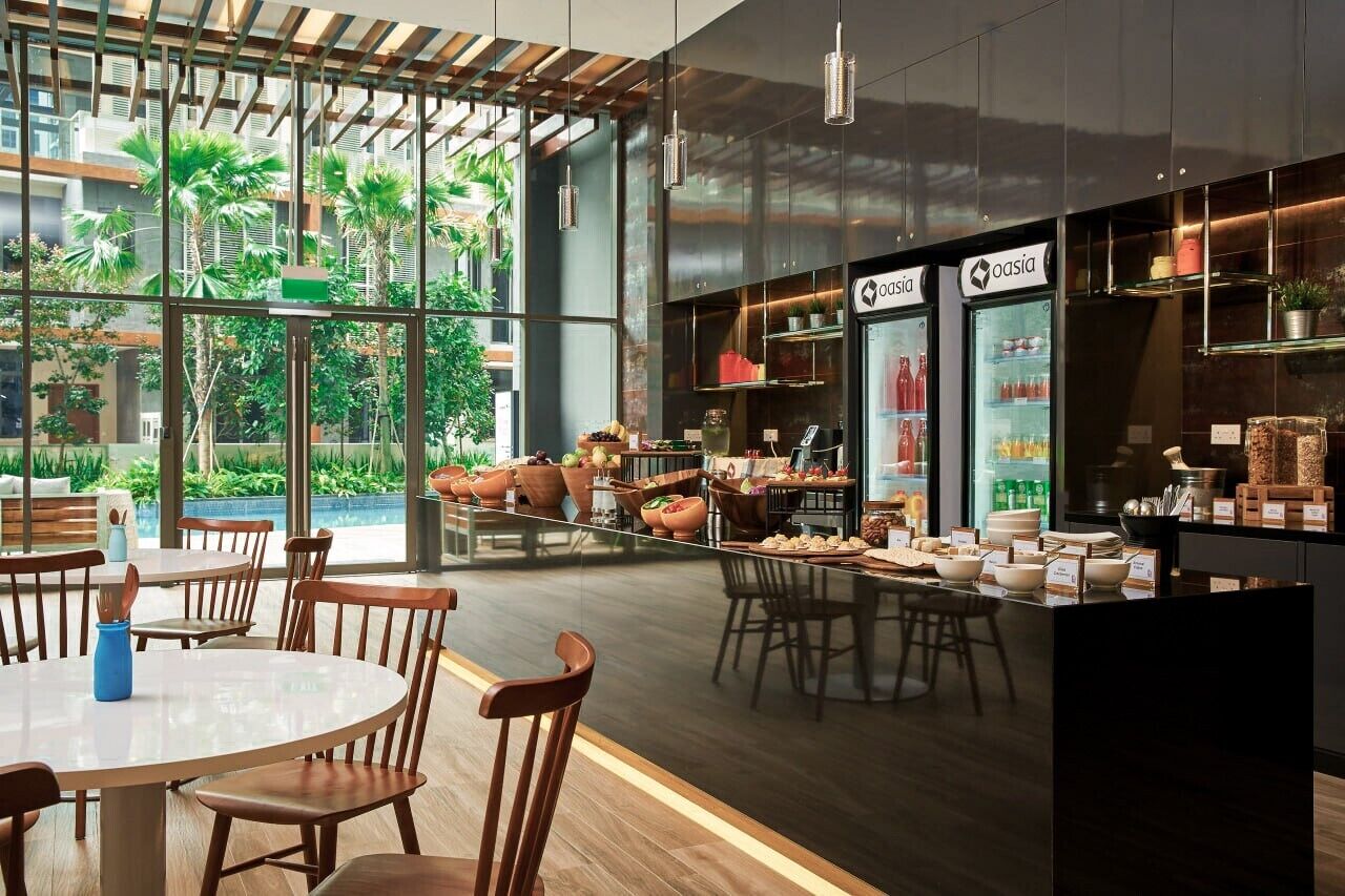 Free continental breakfast on weekdays 