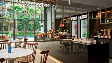 Free continental breakfast on weekdays