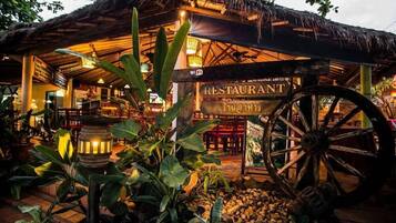 Breakfast, lunch, dinner served; international cuisine