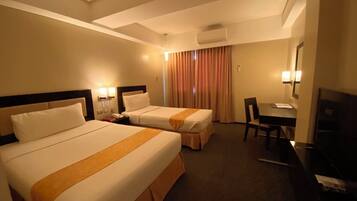 Escritorio, cunas gratuitas, camas plegables/adicionales y wifi gratis