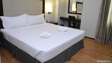 Superior Room | Desk, free cots/infant beds, rollaway beds, free WiFi