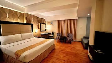 Suíte júnior | Escrivaninha, berços grátis, camas extras/dobráveis (sobretaxa)