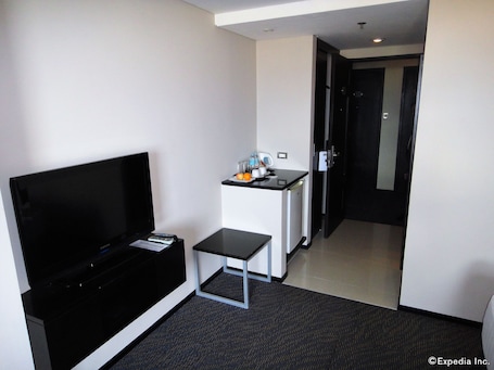 Junior Executive Suite | Room amenity. Mallberry Suites Business Hotel
