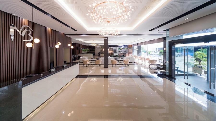 Mallberry Suites Business Hotel