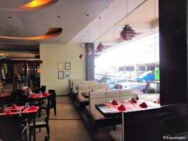 Café da manhã com buffet todos os dias mediante uma taxa