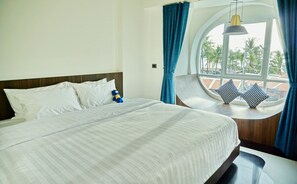 Deluxe King Room with Ensuite Bathroom | Iron/ironing board, free WiFi, bed sheets - BearPacker Patong Hostel (Patong)