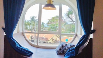 Deluxe King Room with Ensuite Bathroom | Fer et planche Ă repasser, Wi-Fi gratuit, draps fournis