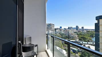 Premium Room, 1 King Bed, Non Smoking, Balcony