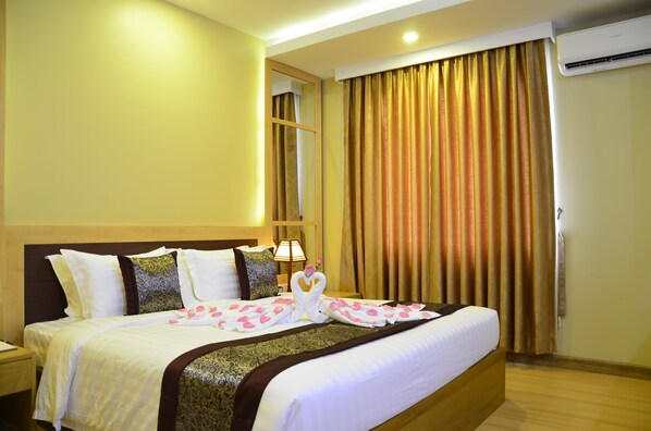 Minibar, in-room safe, desk, blackout drapes