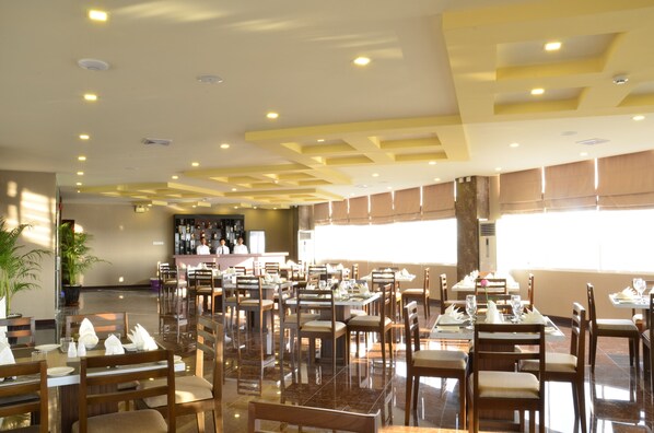 Bar (on property) - Royal Pavilion Hotel (Yangon)