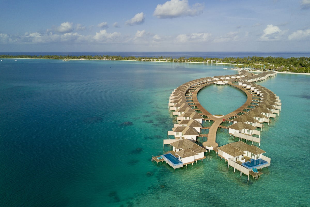 premium bedding, tempur-pedic beds, minibar, in-room safe