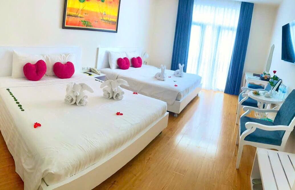 family studio suite, 2 queen beds | 1 bedroom, hypo-allergenic bedding, minibar, in-room safe