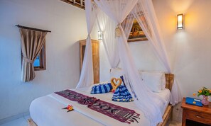 Minibar, két bảo mật tại phòng, bàn 
