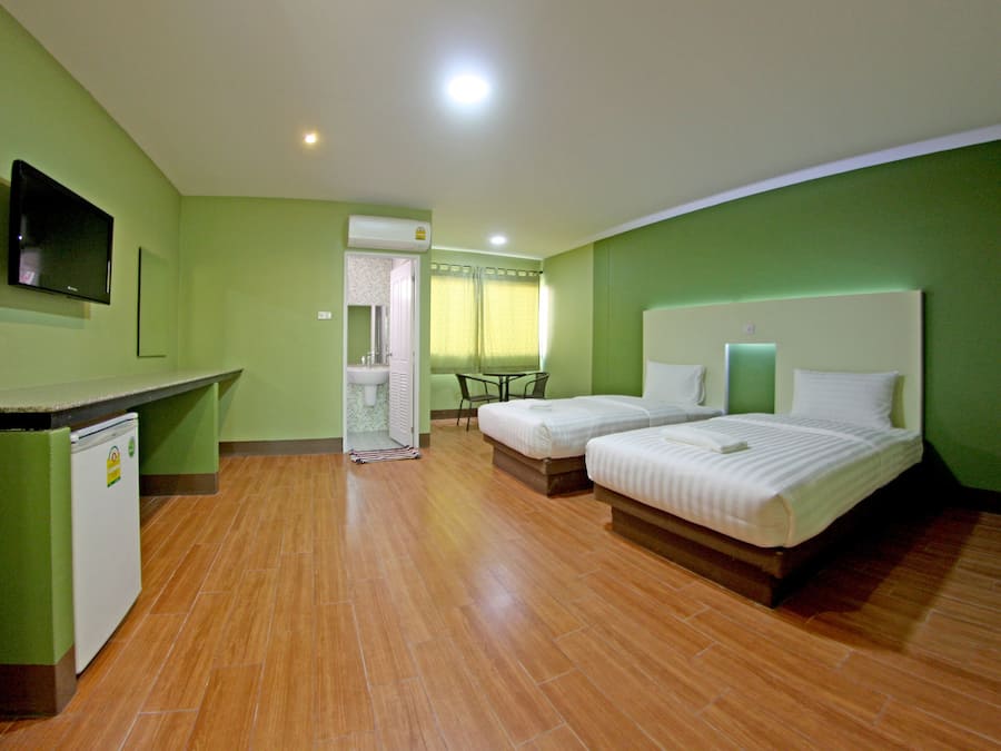 Standard-Zweibettzimmer | Schreibtisch, Zustellbetten, kostenloses WLAN