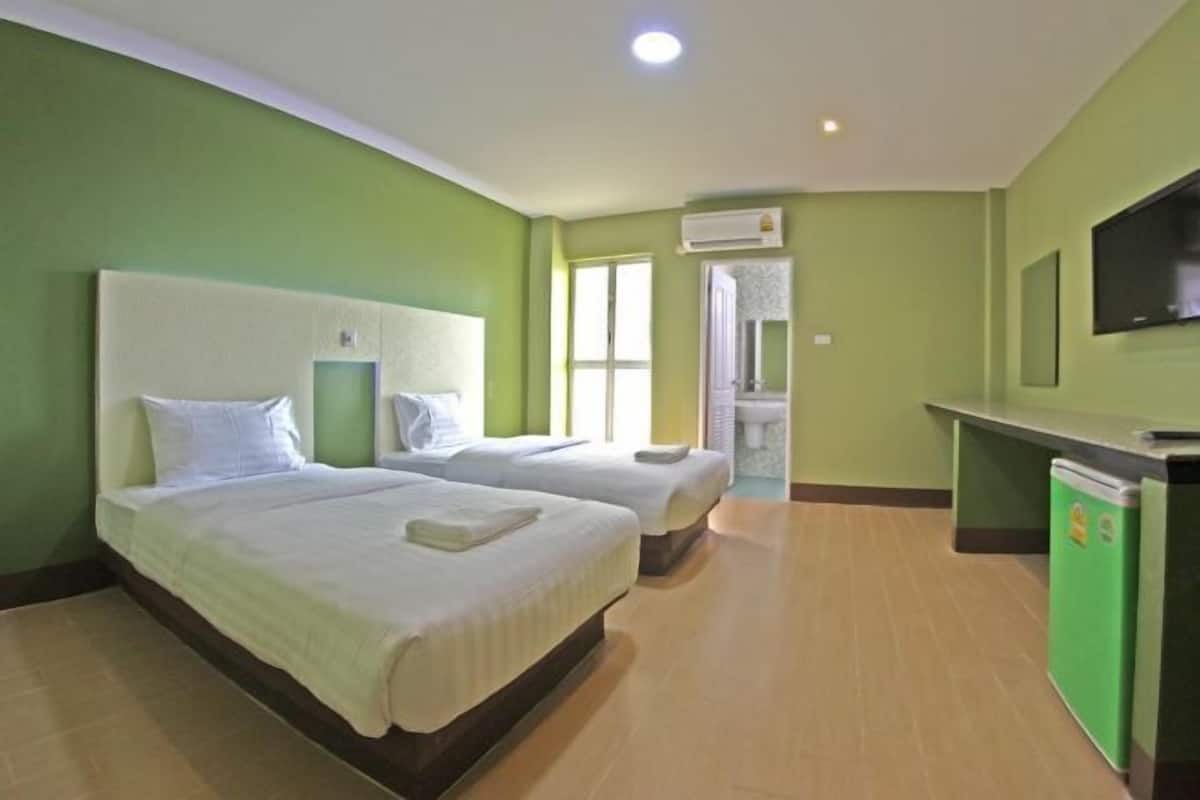 Desk, rollaway beds (surcharge), WiFi (free)