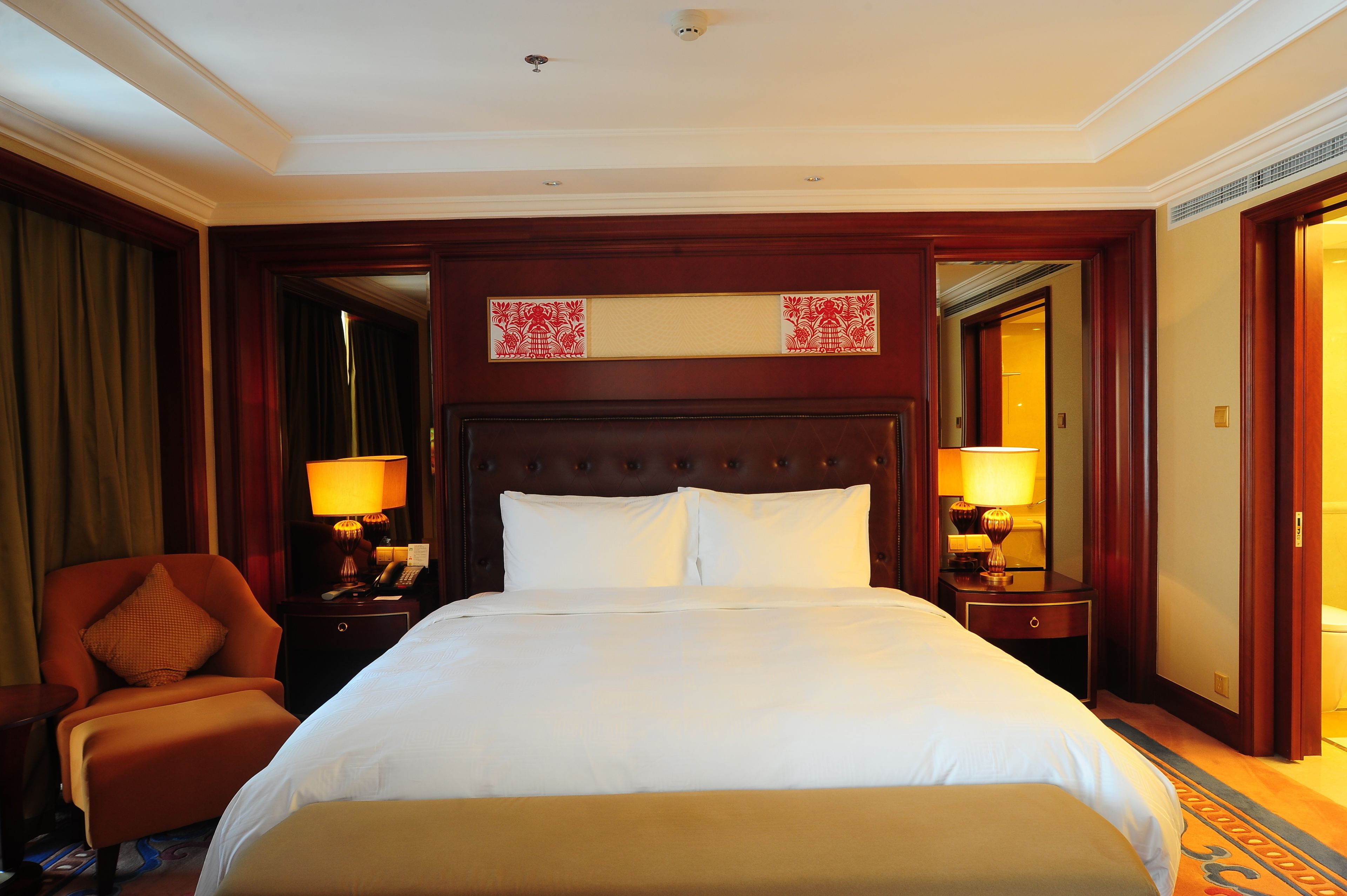 executive double room | premium bedding, minibar, in-room safe, desk