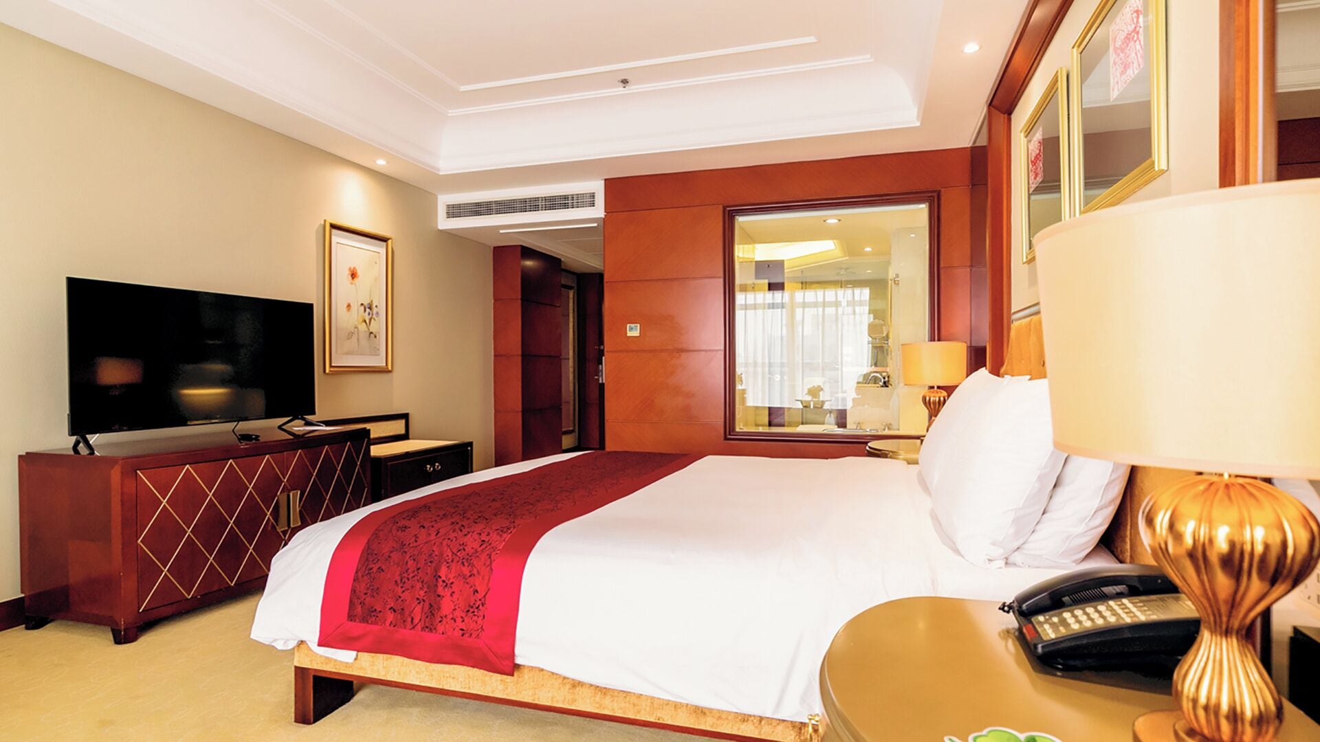 executive double room | premium bedding, minibar, in-room safe, desk
