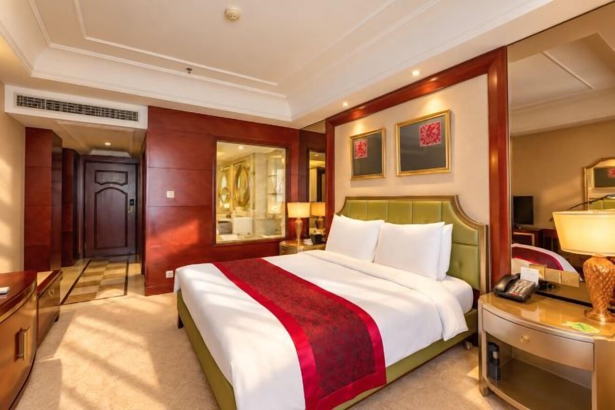 Business Queen Room