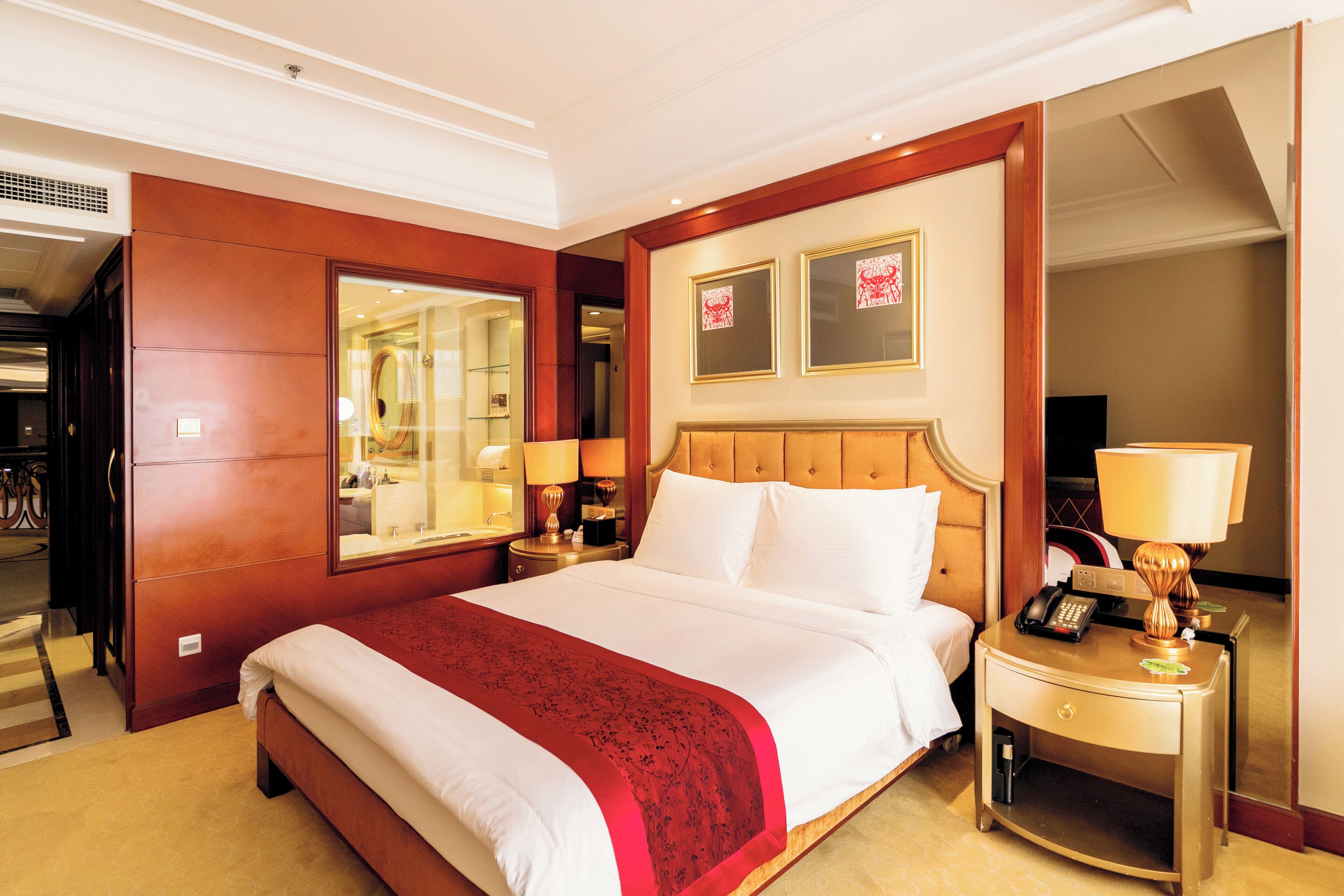 deluxe double room | premium bedding, minibar, in-room safe, desk