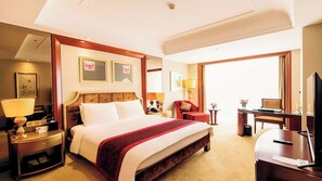 Quarto casal executivo | Roupas de cama premium, frigobar, cofres nos quartos, escrivaninha