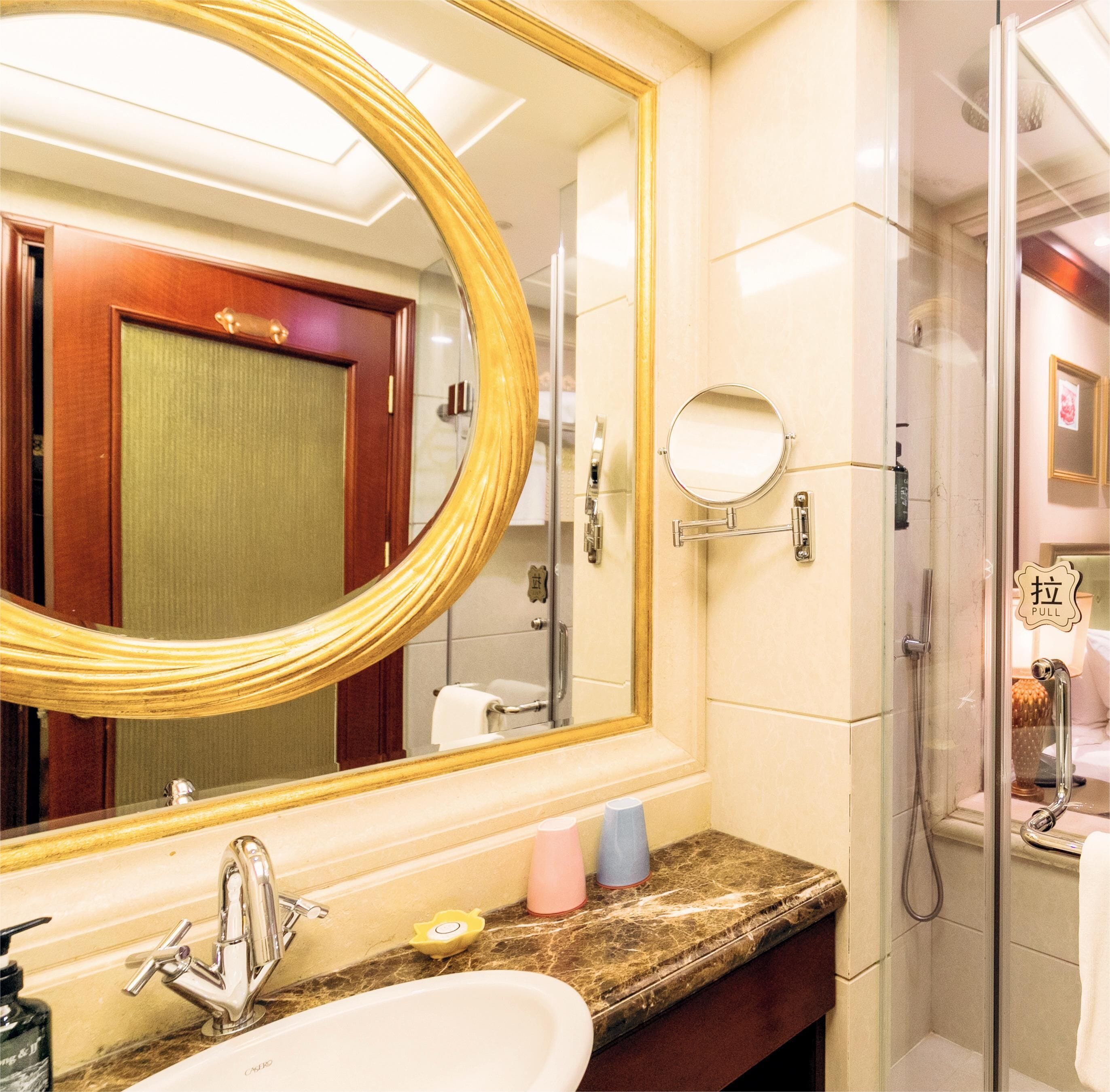 deluxe twin room | bathroom | shower, free toiletries, hair dryer, dressing gowns