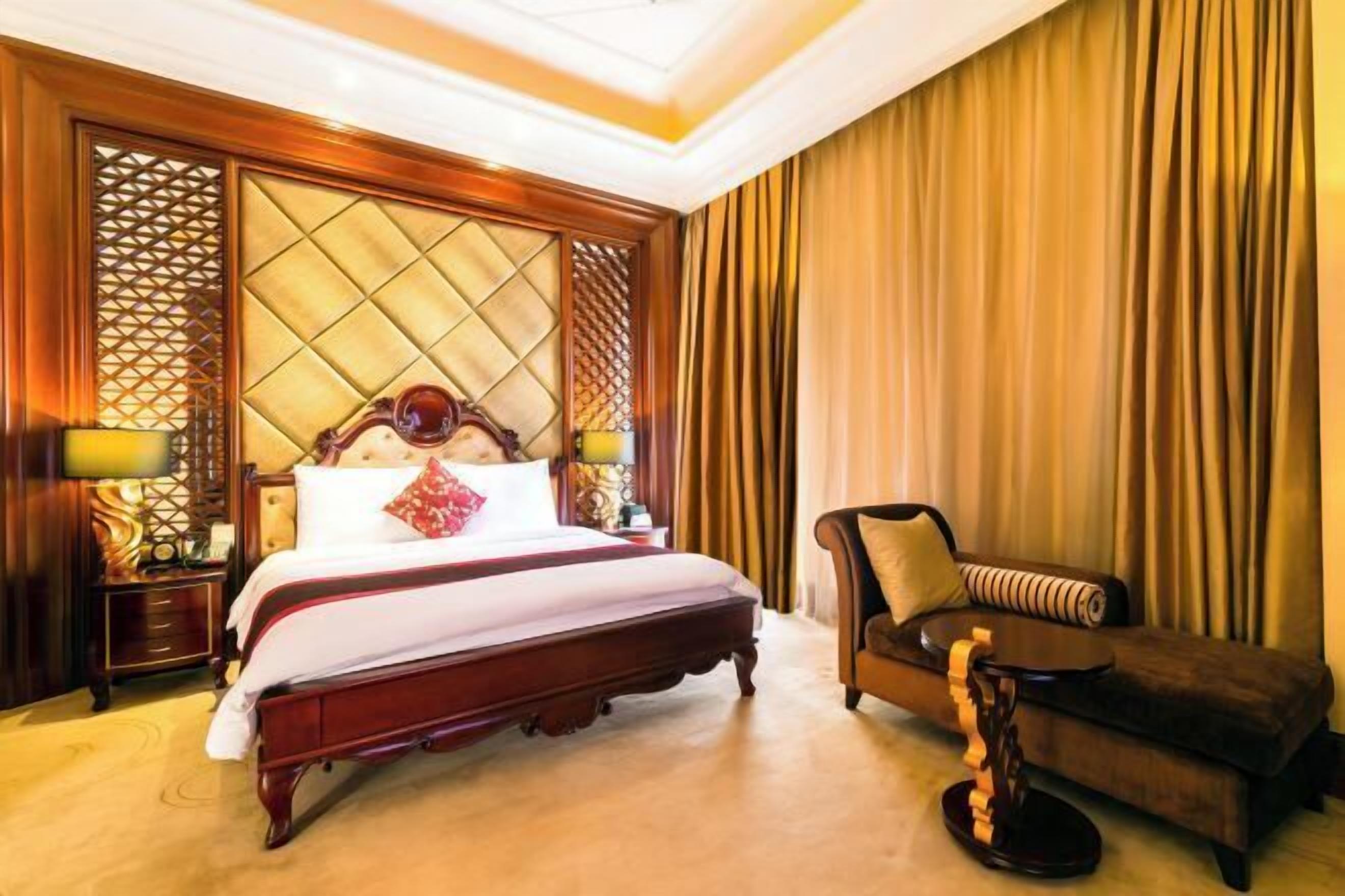 Premium bedding, minibar, in-room safe, desk