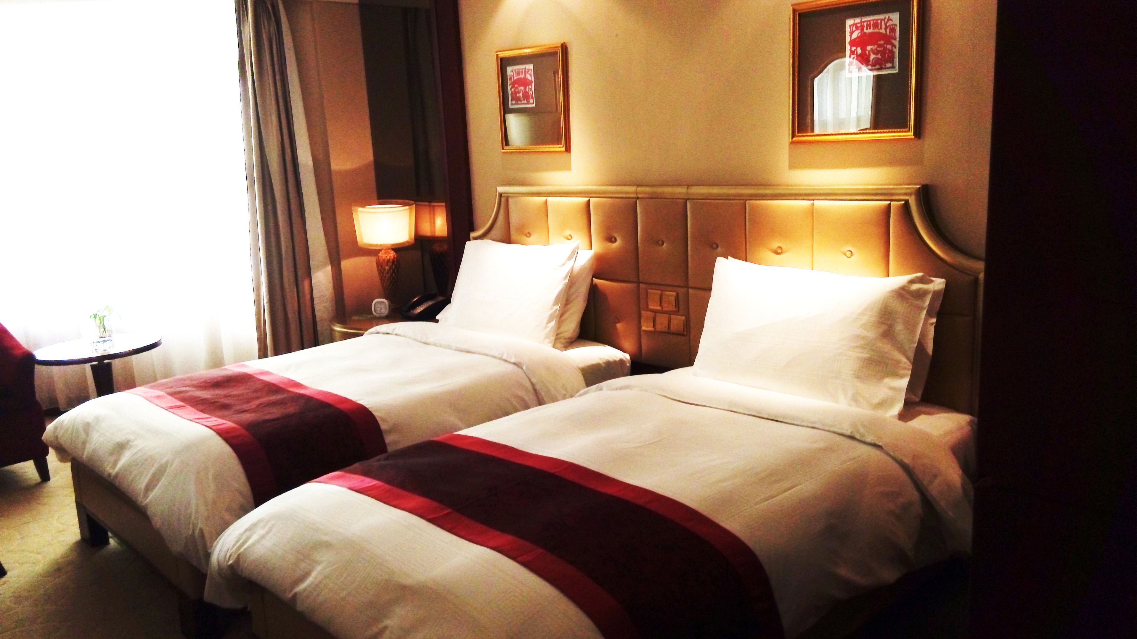 deluxe twin room | premium bedding, minibar, in-room safe, desk