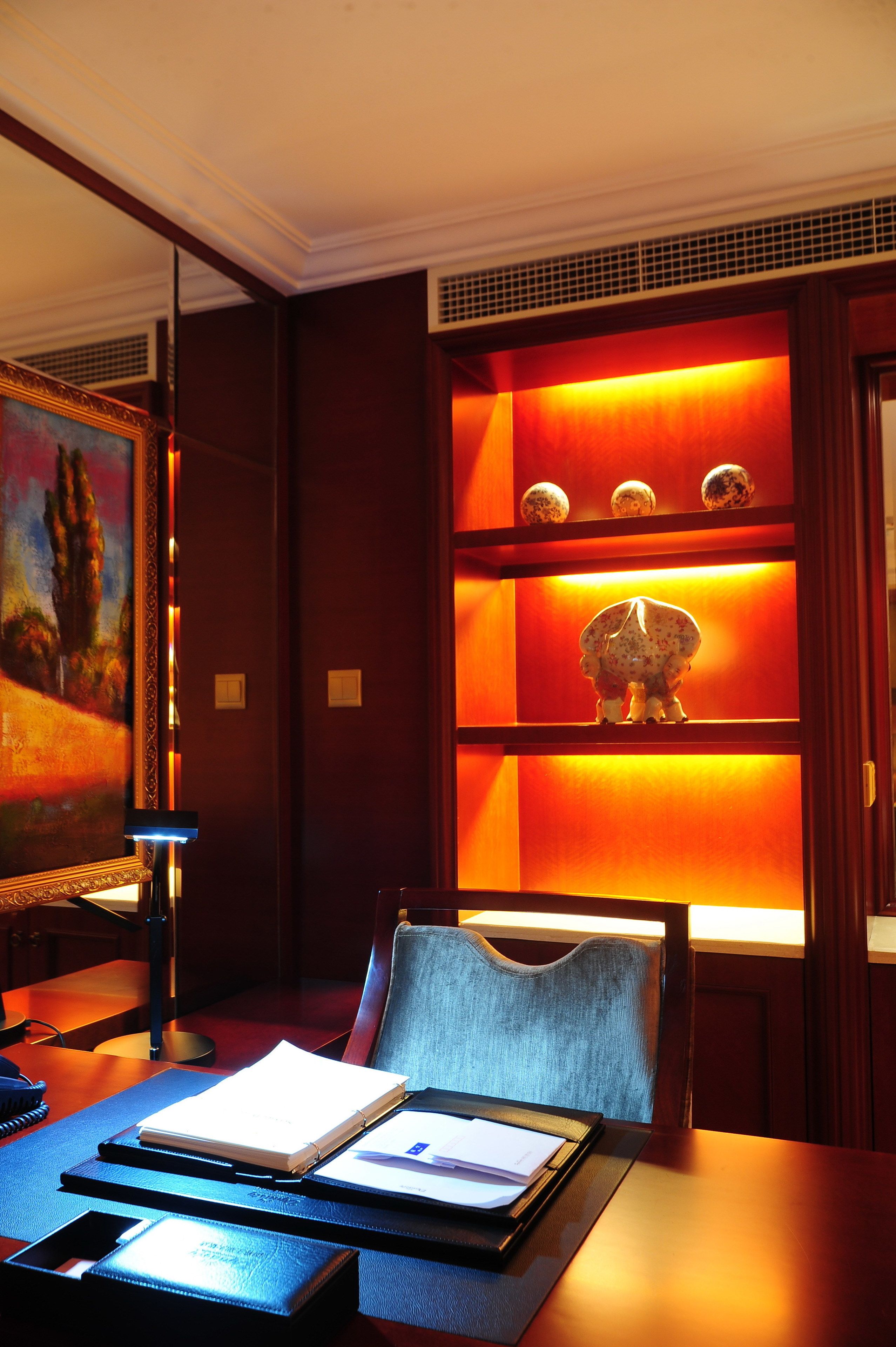 executive suite | premium bedding, minibar, in-room safe, desk