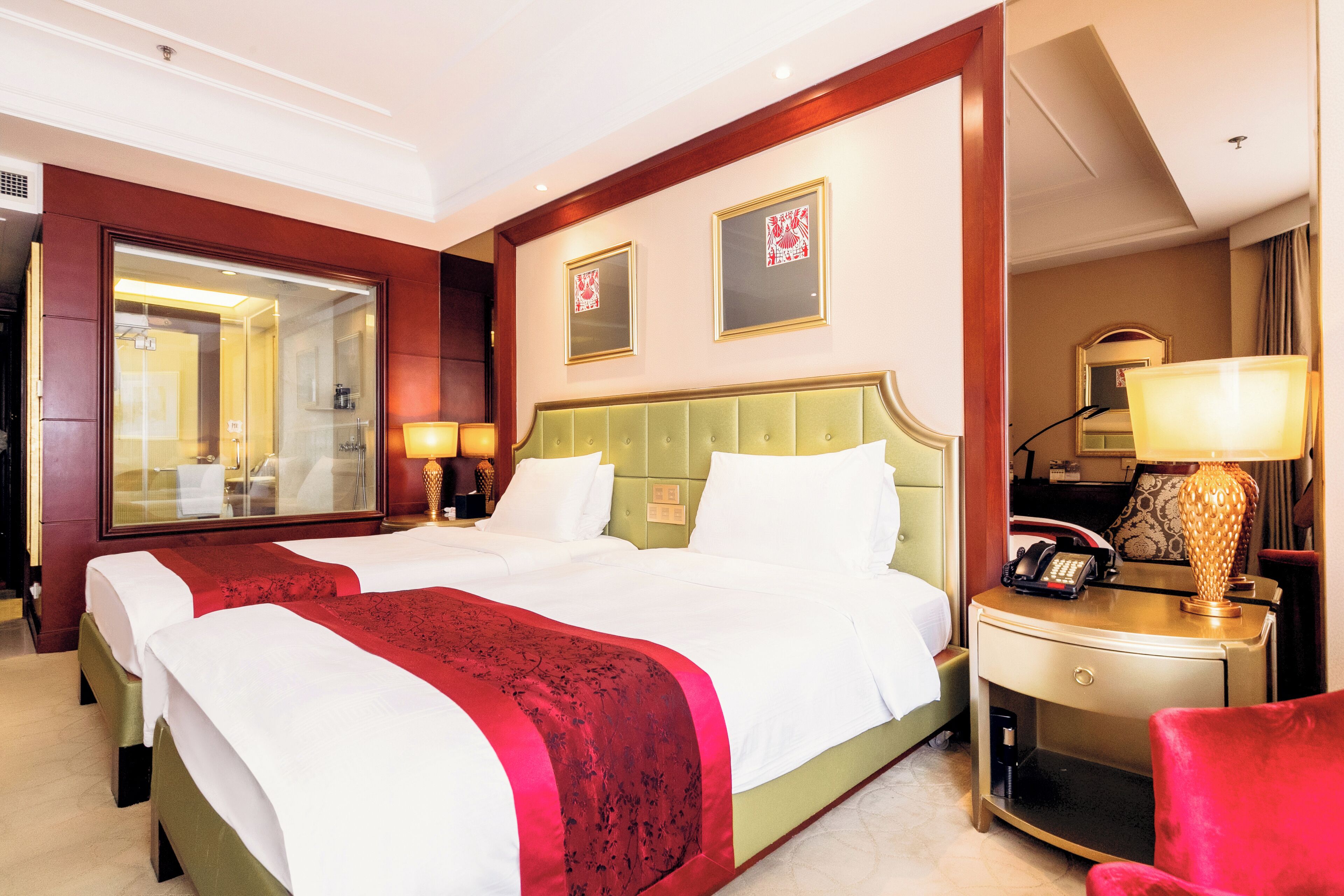 deluxe twin room | premium bedding, minibar, in-room safe, desk