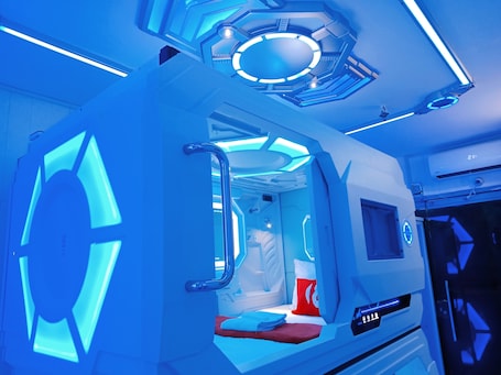 In-room safe, soundproofing, free WiFi, bed sheets