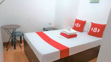 Habitación básica | Caja fuerte, sistema de insonorización, wifi gratis y ropa de cama