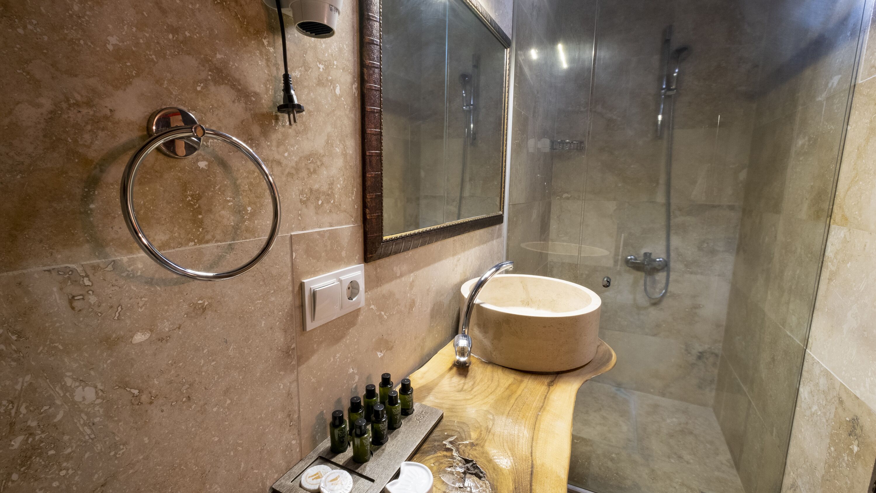 Foto - In Stone House