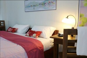 Quarto casal standard | Escrivaninha, Wi-Fi de cortesia