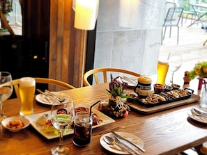 Restaurant - Cheonjiyeon Crystal Hotel (Seogwipo)