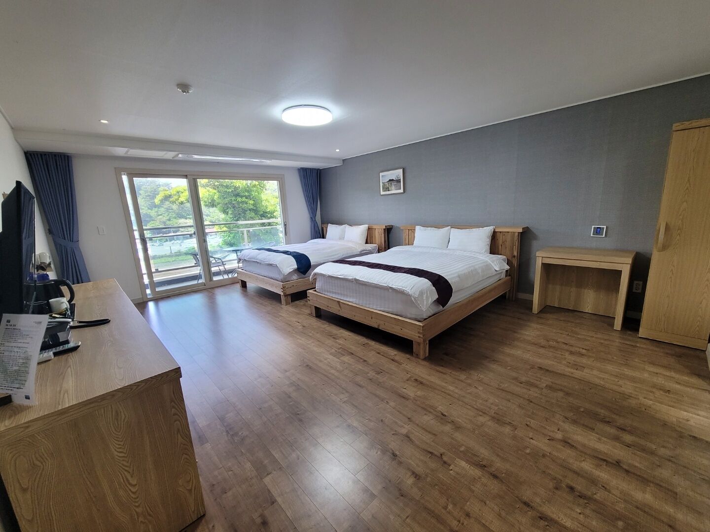 deluxe twin room, partial ocean view (a) | memory-foam beds, blackout curtains, soundproofing, free wifi