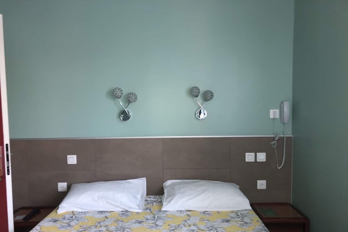 Double Room | Desk, soundproofing, free WiFi, bed sheets