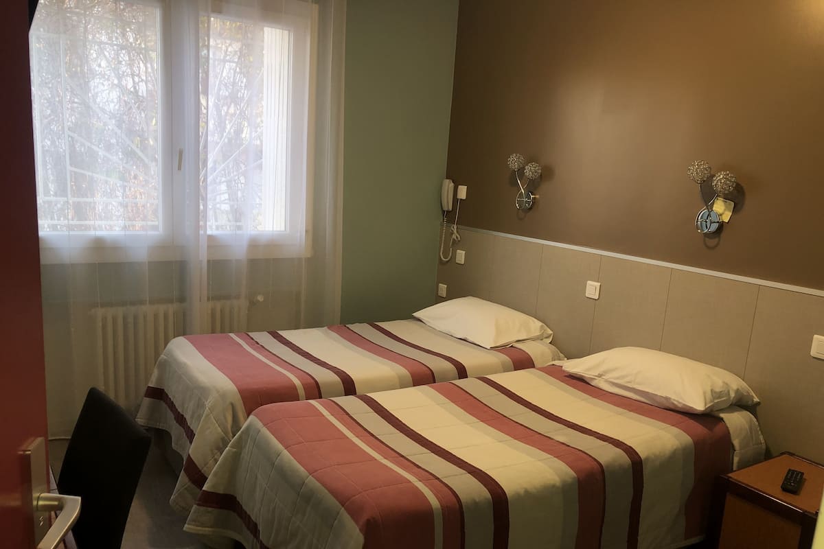 Twin Room | Desk, soundproofing, free WiFi, bed sheets