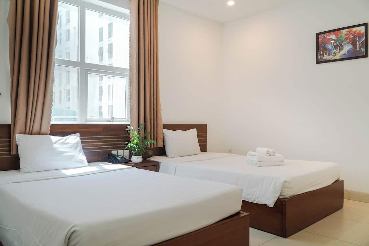 Deluxe Twin Room | Minibar, desk, laptop workspace, blackout drapes