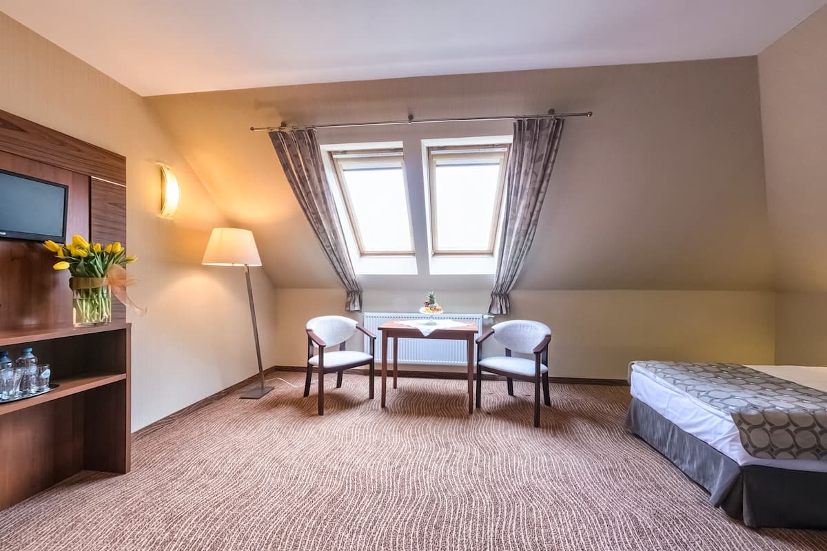 Comfort studio, 2 slaapkamers | Een kluis op de kamer, een strijkplank/strijkijzer, reisbedje