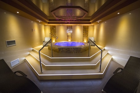 2 treatment rooms, massages