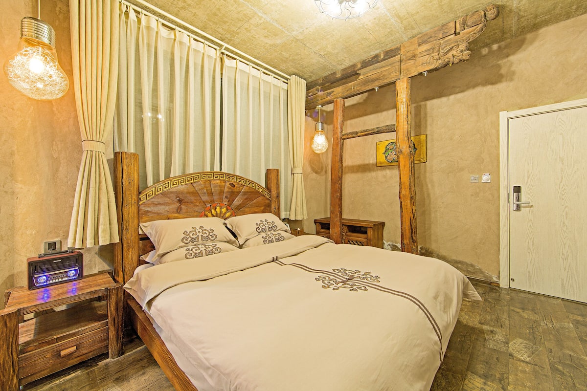 Cong Xun King Room | In-room safe, individually decorated, individually furnished