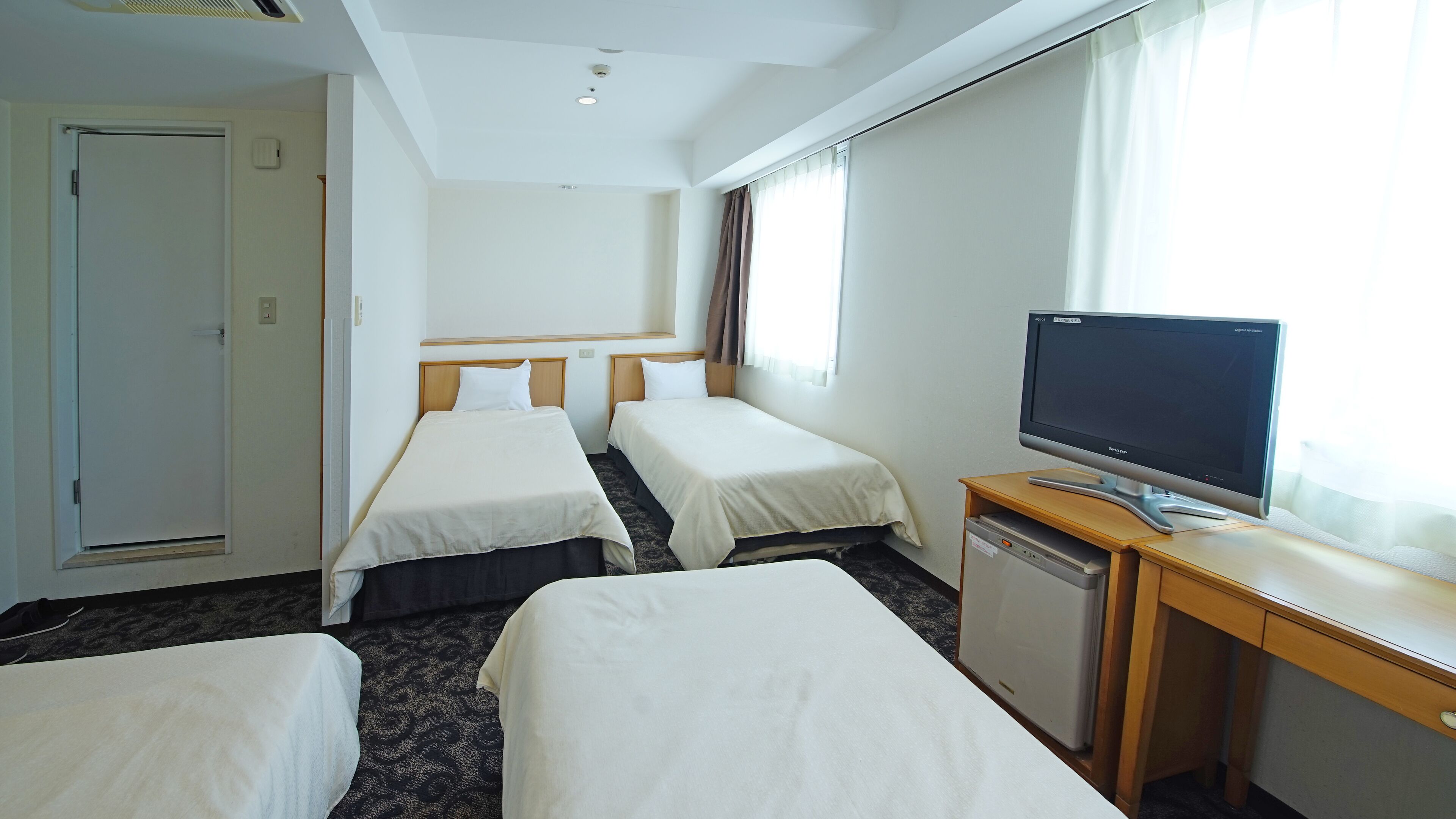 quadruple room, non smoking | 1 bedroom, desk, blackout curtains, free wired internet