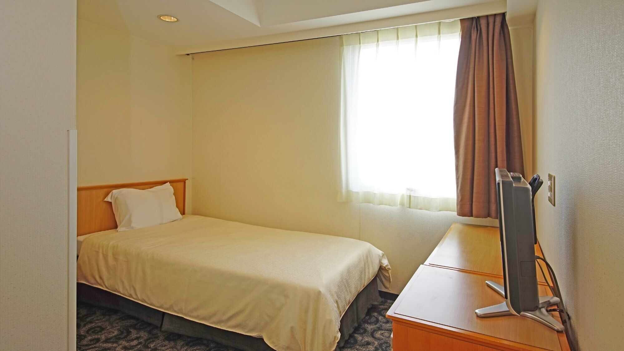 Desk, blackout drapes, free wired internet, bed sheets