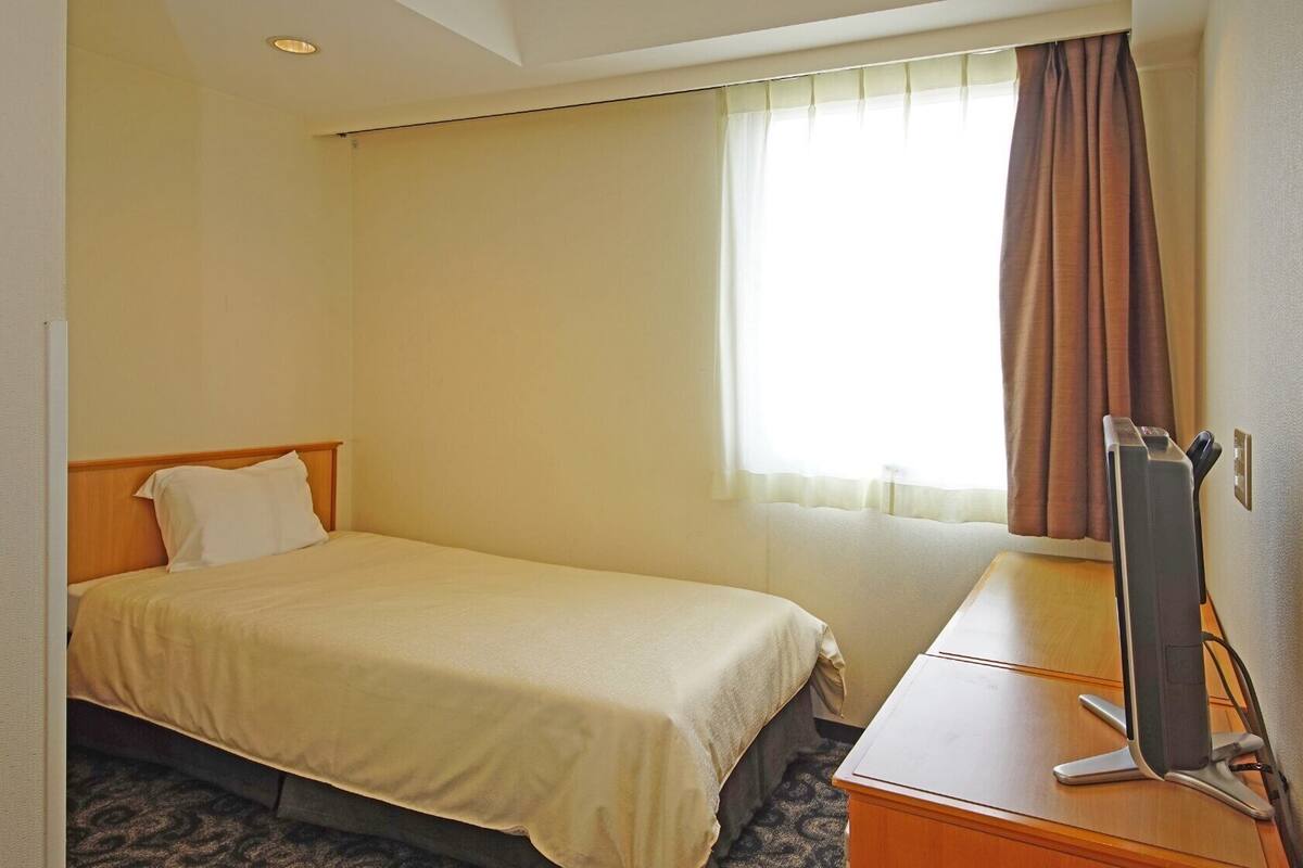 Desk, blackout drapes, bed sheets