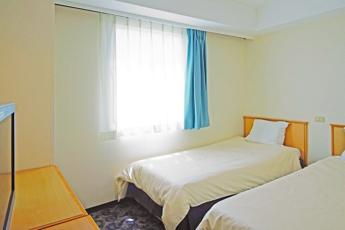 Desk, blackout drapes, bed sheets