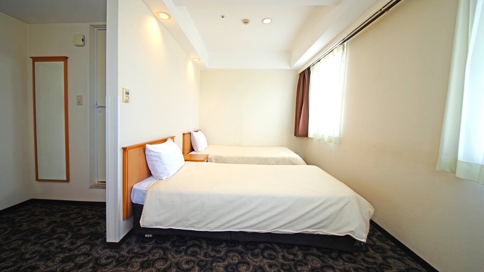 Desk, blackout drapes, free wired internet, bed sheets