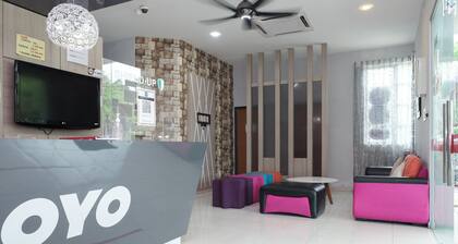 Super OYO 89930 Golden Guest House