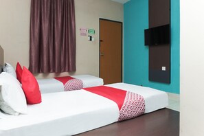 Free WiFi, bed sheets - Super OYO 89930 Golden Guest House (Kuantan)