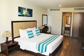 Family Suite, 2 Bedrooms | Minibar, in-room safe, blackout drapes, free WiFi